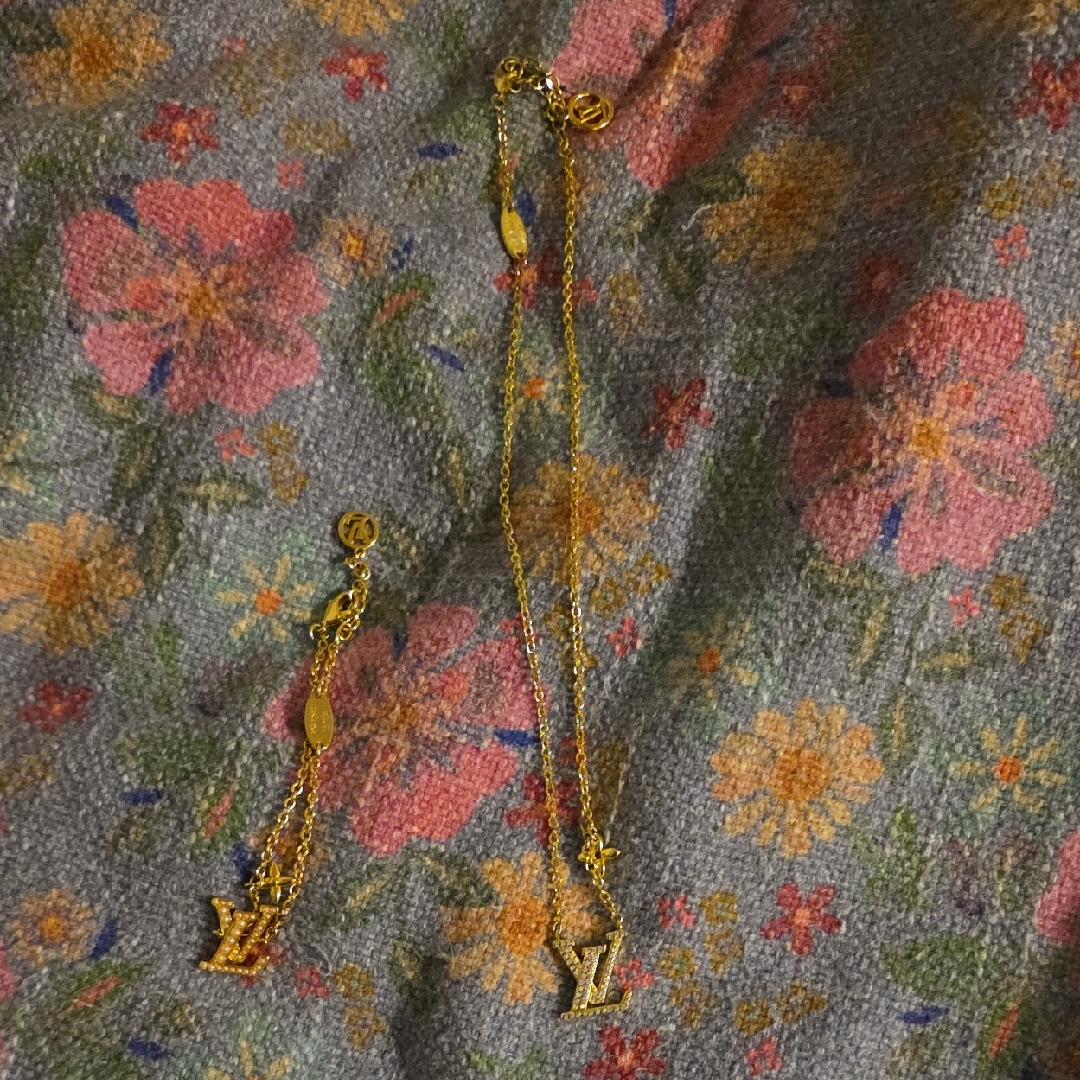 Gold Chain Necklace With Pendant